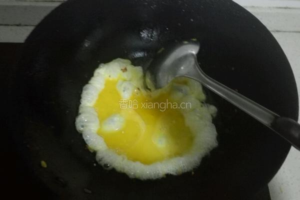 黑木耳秋葵炒鸡蛋的做法图解3