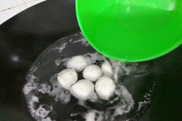 煮鱼丸的做法图解3