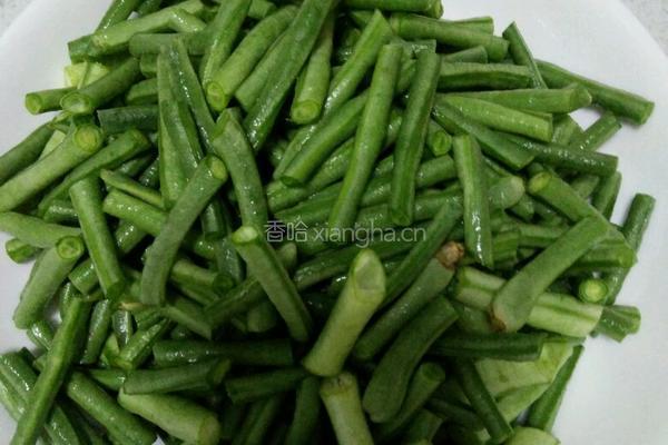 猪肝炒豆角的做法图解1