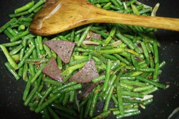 猪肝炒豆角的做法图解4