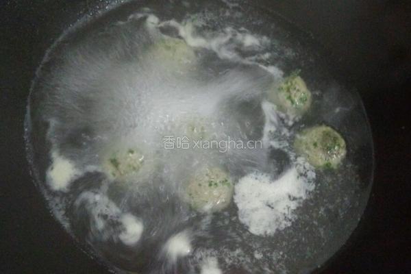 枸杞菜丸子汤的做法图解3