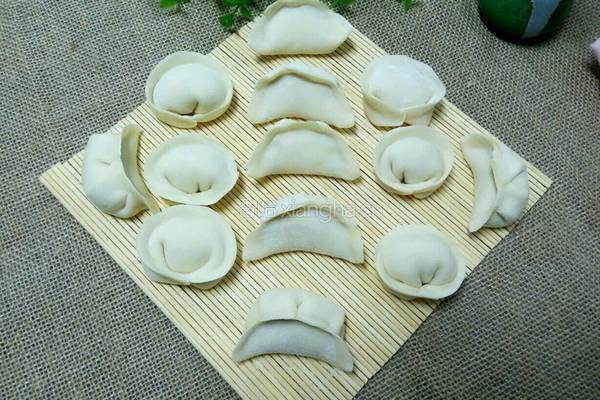 胡萝卜玉米肉饺子的做法图解23