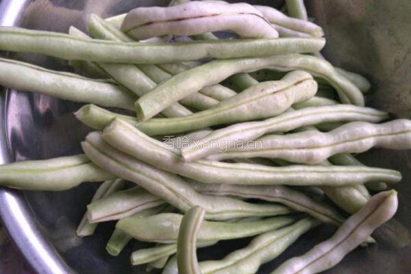 四季豆烧土豆的做法图解1