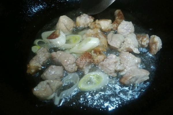 芸豆猪肉炖粉条的做法图解2