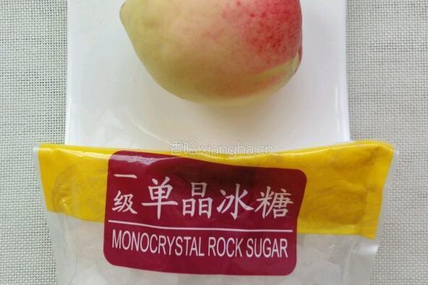 冰糖桃子的做法图解1