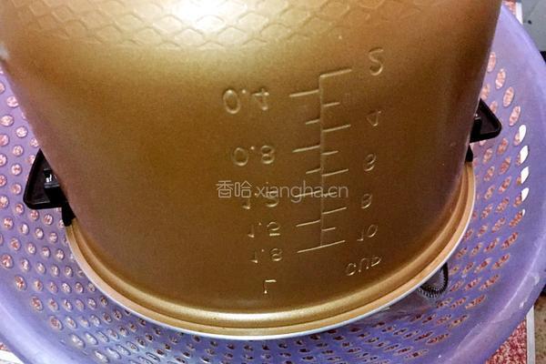 电饭煲制酸奶的做法图解1