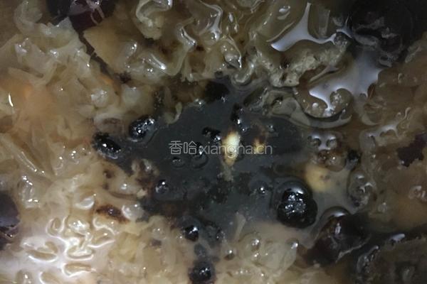 银耳莲子红枣羹的做法图解7