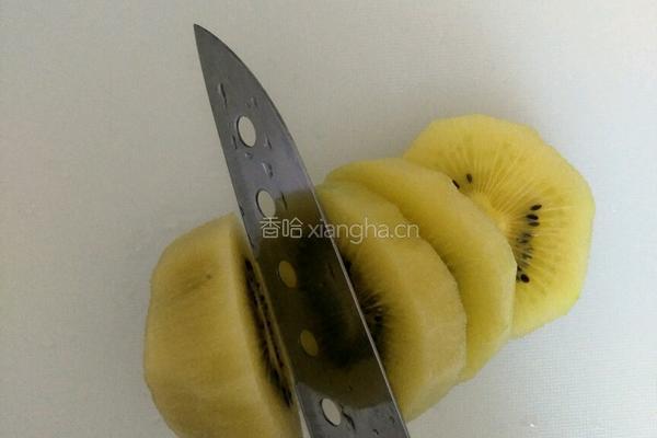 儿童早餐热狗包鸡蛋奇异果牛奶的做法图解4