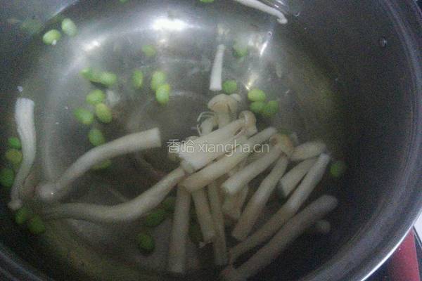 菜花炒豆菇的做法图解3