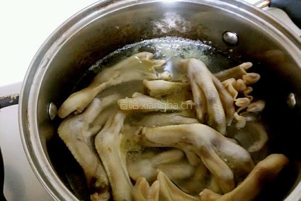 红烧鸭掌的做法图解2