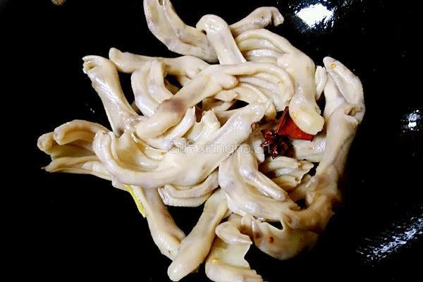 红烧鸭掌的做法图解4