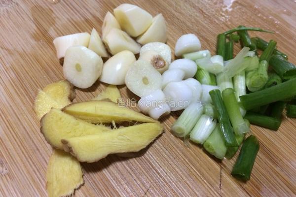 芋头烧鸡爪的做法图解4