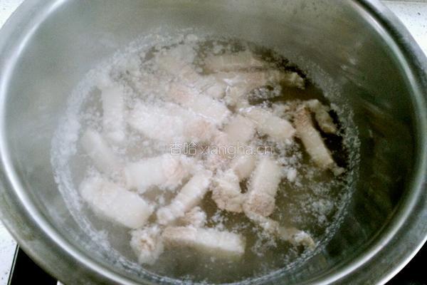 腐竹烧五花肉的做法图解1