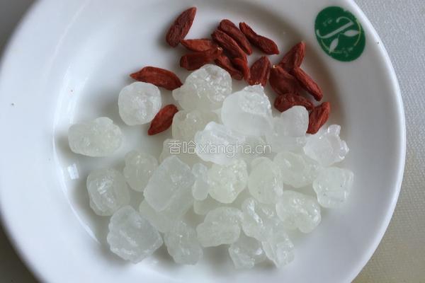 银耳雪梨红枣羹的做法图解4