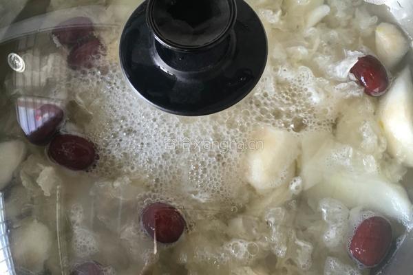 银耳雪梨红枣羹的做法图解6