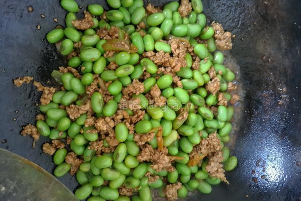 肉沫泡椒炒毛豆的做法图解6