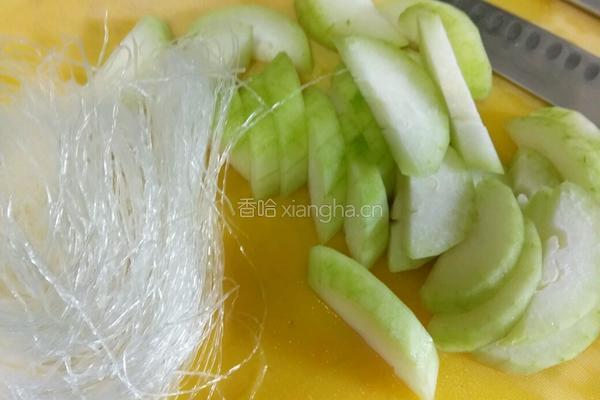 节瓜虾米粉丝煲的做法图解3