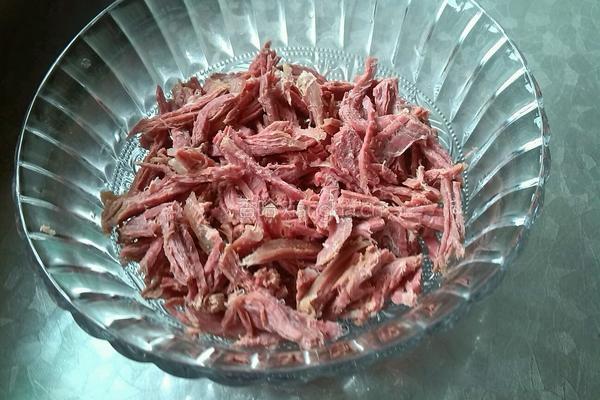 手撕牛肉的做法图解1