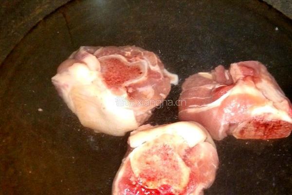 萝卜玉米炖棒骨的做法图解4