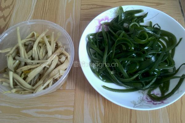 凉拌海带黄花菜的做法图解1