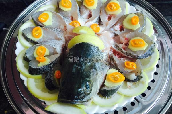 清蒸柠檬鲈鱼的做法图解5