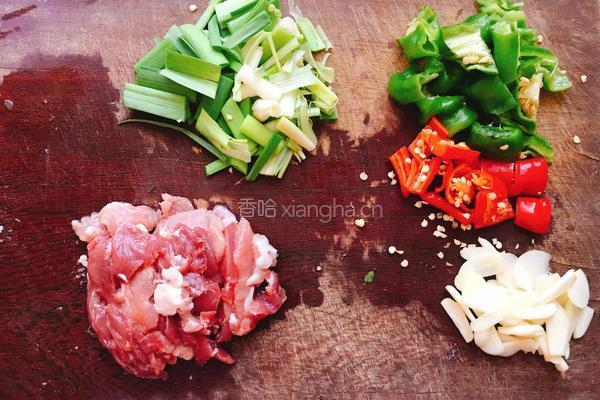 蒜瓣炒肉的做法图解2