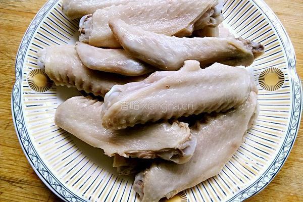 香辣鸭翅的做法图解1
