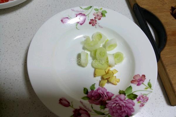 西红柿炒蘑菇的做法图解3