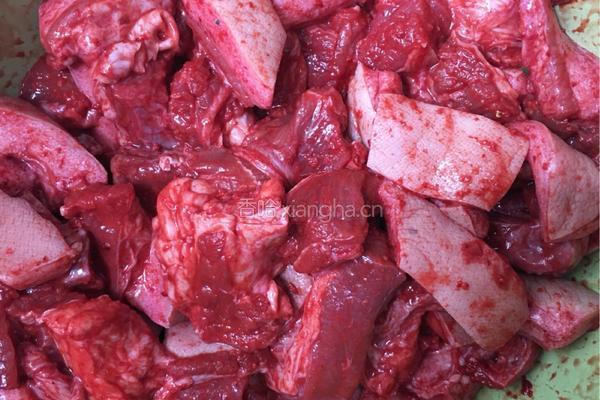 白萝卜炖牛肉的做法图解1