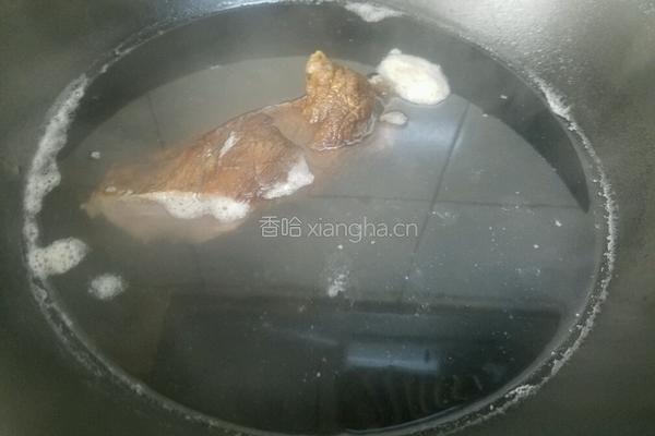 藜蒿炒腊肉的做法图解1