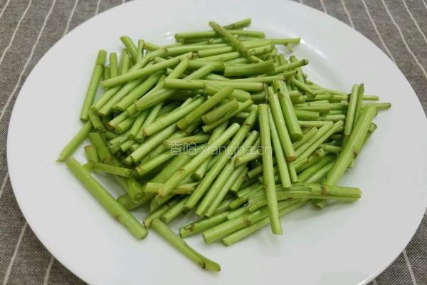 藜蒿炒腊肉的做法图解4