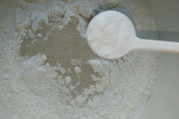 芝麻花卷的做法图解1