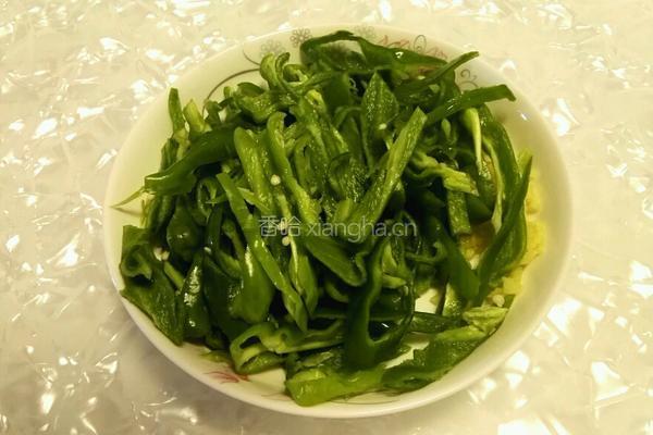 青椒炒卤牛肉的做法图解2
