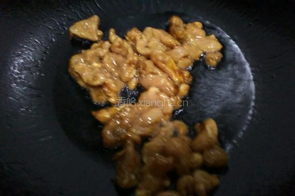 蒜苗炒鸡肉的做法图解4