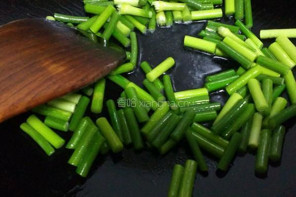 蒜苗炒鸡肉的做法图解5