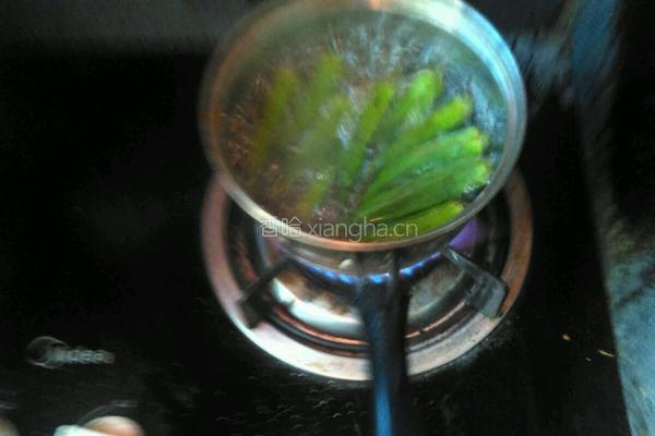 秋葵鸡蛋的做法图解2