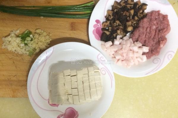 香菇肉末豆腐的做法图解1