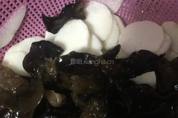 淮山炒木耳的做法图解1