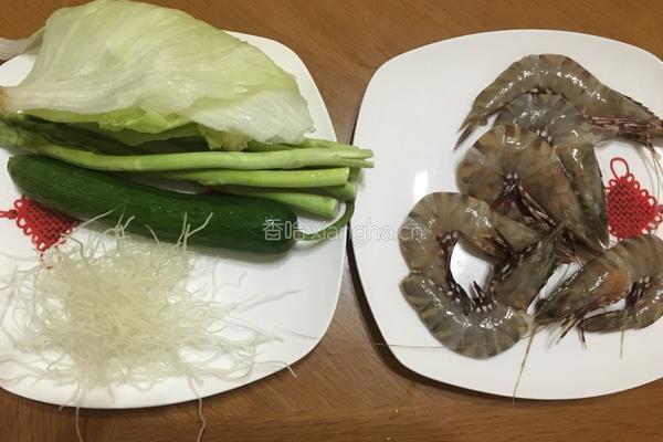 越南鲜虾米纸卷的做法图解1