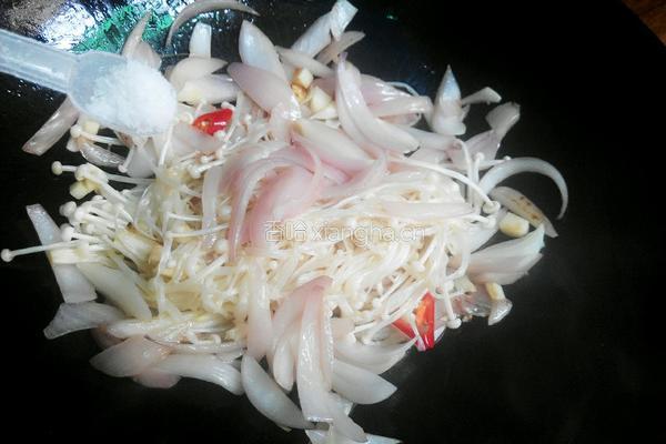 洋葱炒金针菇的做法图解4