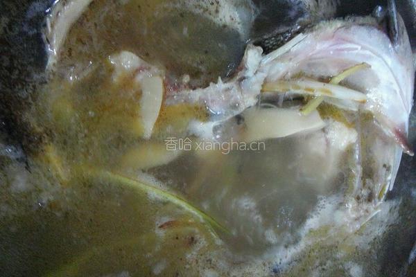 酸笋鱼头汤的做法图解5