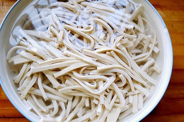 西芹炒豆腐皮的做法图解5