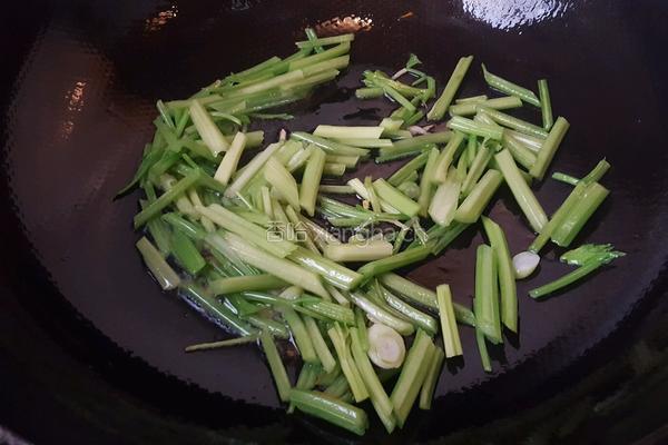 西芹炒豆腐皮的做法图解7