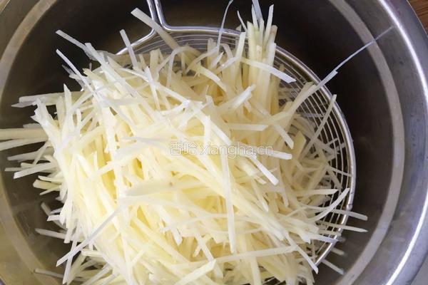 酸菜炒土豆丝的做法图解4
