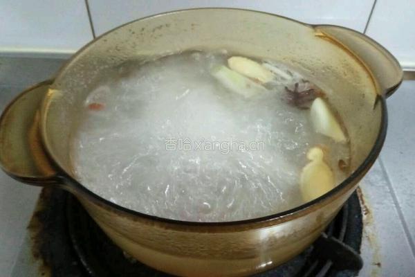 韭黄炒鸭肉的做法图解3