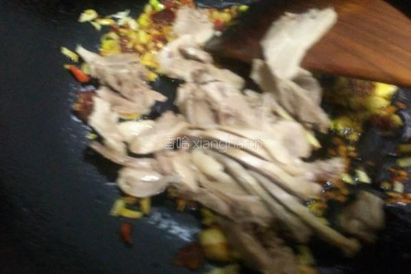 韭黄炒鸭肉的做法图解10