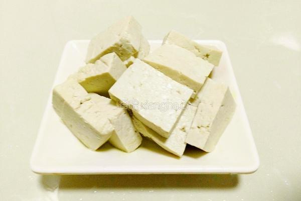 青鱼白菜豆腐锅的做法图解3