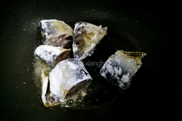 青鱼白菜豆腐锅的做法图解7