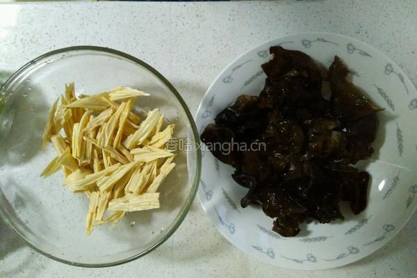 木耳炒腐竹的做法图解3