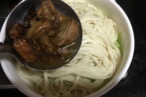 红油肥肠面的做法图解8